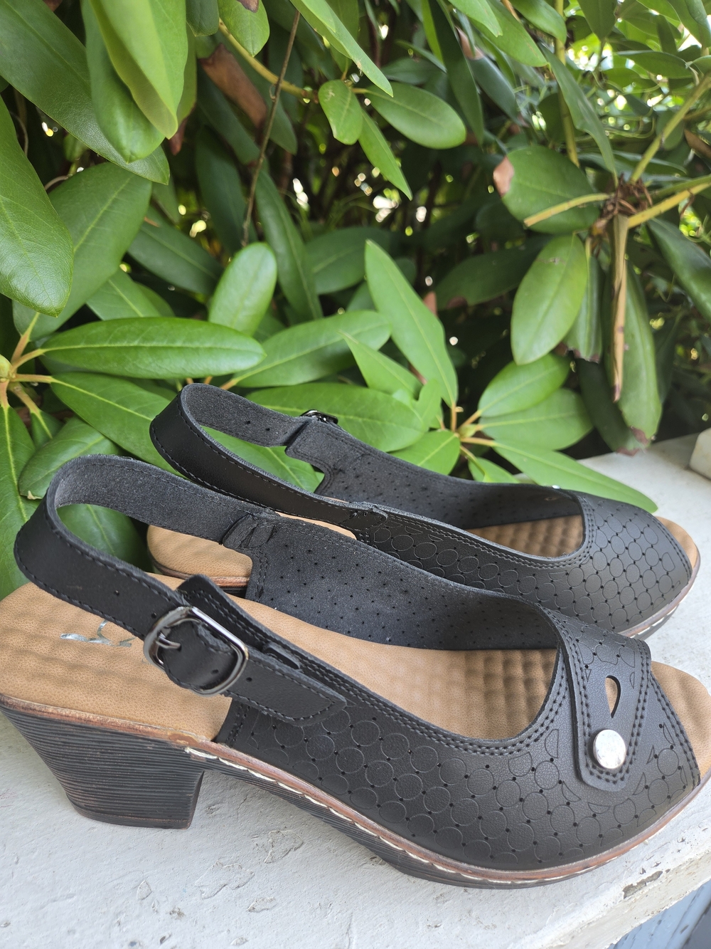 B Comfort Black Slingback Heel Sandals NWOT - Size 9 Comfortable Women
